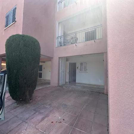 Beautiful 1-bd Ap Near The Historic Places Apartment Paphos